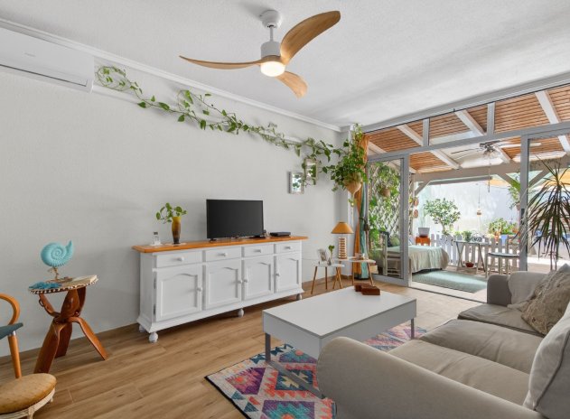 Resale - Apartment / Flat * - Torrevieja *