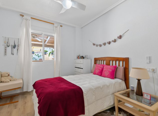 Resale - Apartment / Flat * - Torrevieja *