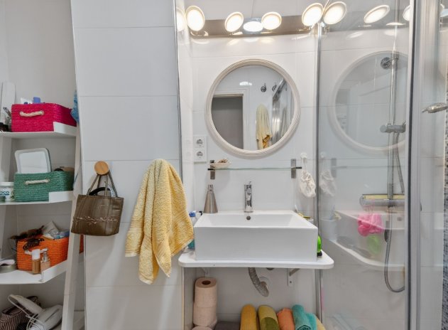 Resale - Apartment / Flat * - Torrevieja *