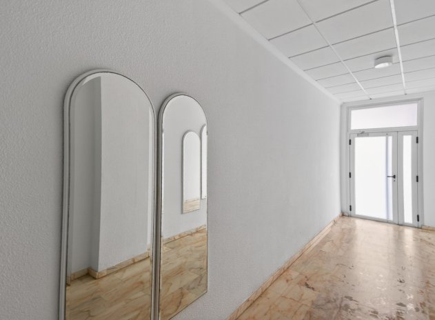 Resale - Apartment / Flat * - Torrevieja *