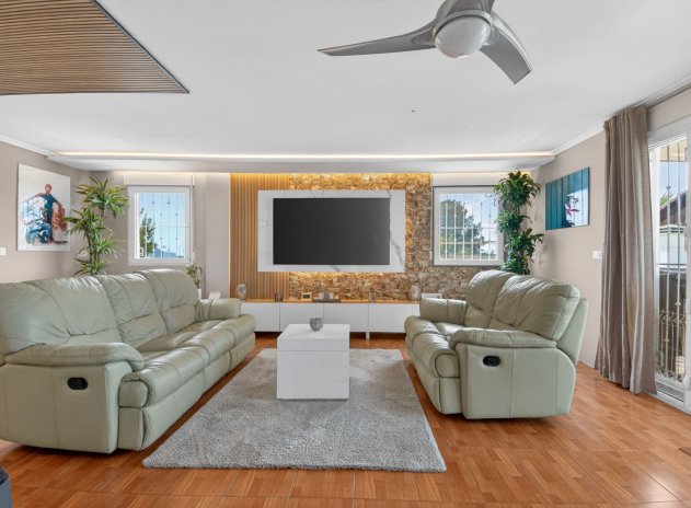 Herverkoop - Finca / Plattelands Woning - Crevillente