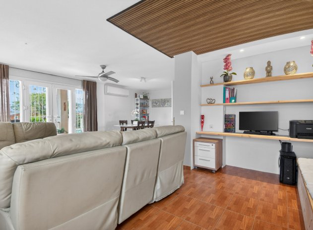 Herverkoop - Finca / Plattelands Woning - Crevillente