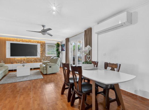 Herverkoop - Finca / Plattelands Woning - Crevillente