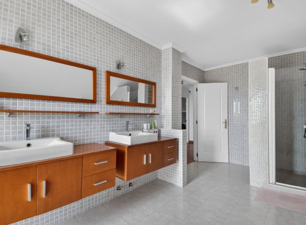 Herverkoop - Finca / Plattelands Woning - Crevillente