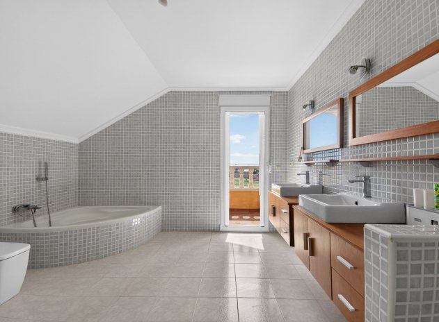 Herverkoop - Finca / Plattelands Woning - Crevillente