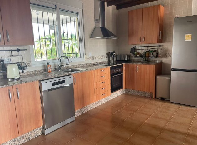 Herverkoop - Finca / Plattelands Woning - Abanilla