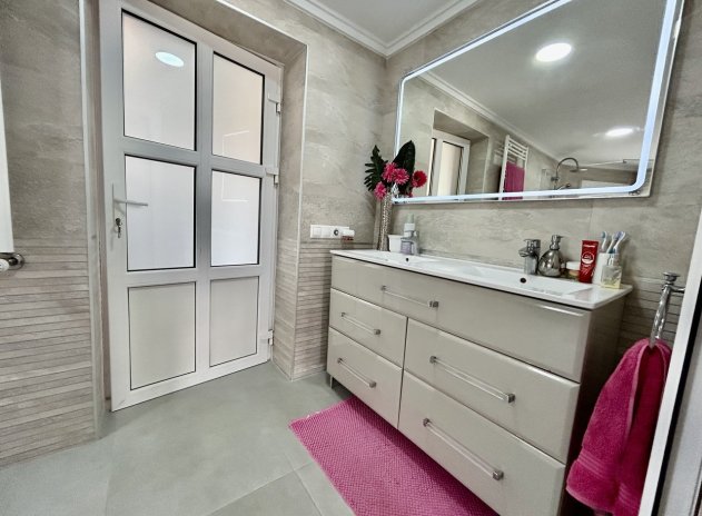 Herverkoop - Villa - Cabo Roig