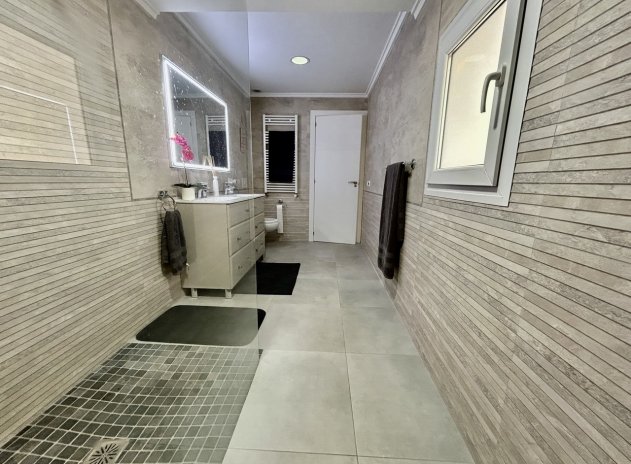 Herverkoop - Villa - Cabo Roig