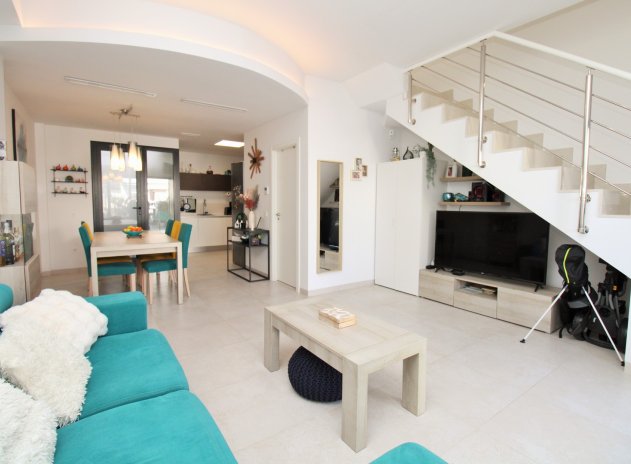 Reventa - Casa adosada - Villamartin - Villamartín