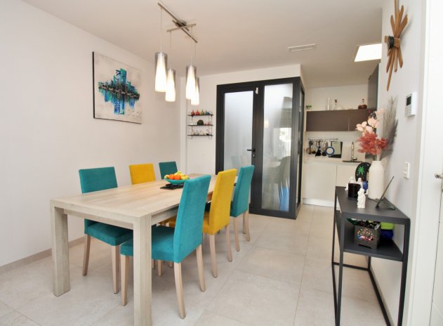 Reventa - Casa adosada - Villamartin - Villamartín