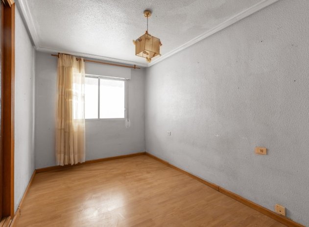 Resale - Apartment / Flat * - Torrevieja * - Habaneras *