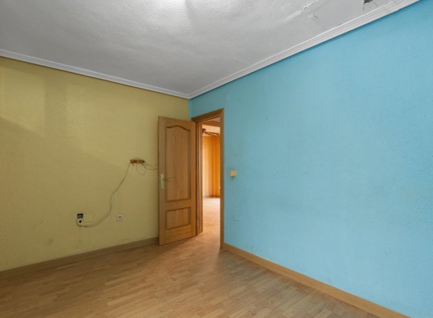 Resale - Apartment / Flat * - Torrevieja * - Habaneras *