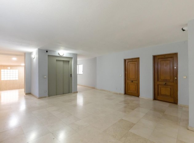 Resale - Apartment / Flat * - Torrevieja * - Habaneras *