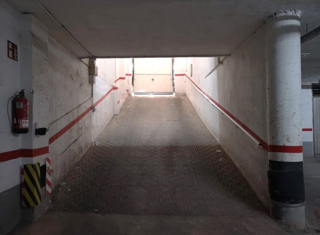 Resale - Parking space / Garage * - Torrevieja * - Playa de los Locos *