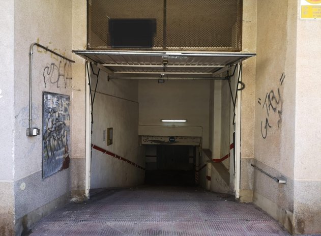 Resale - Parking space / Garage * - Torrevieja * - Playa de los Locos *