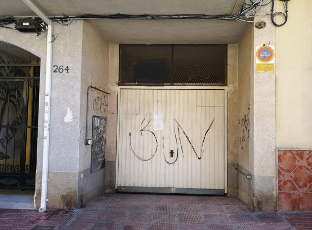 Resale - Parking space / Garage * - Torrevieja * - Playa de los Locos *