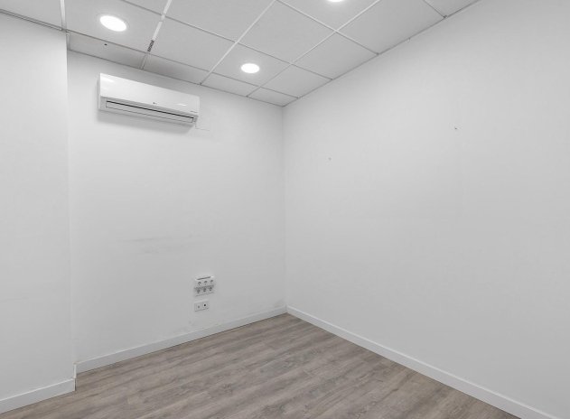 Reventa - Comercial - Torrevieja - La Mata