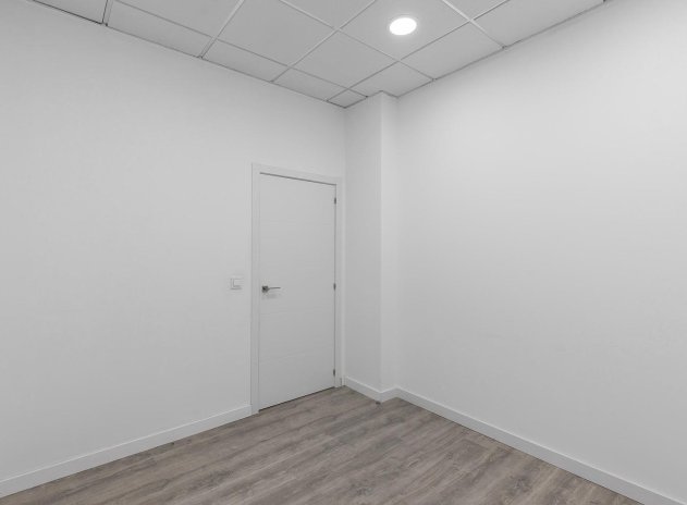 Reventa - Comercial - Torrevieja - La Mata