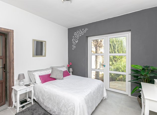 Reventa - Villa - Campoamor - Lomas de Don Juan