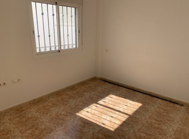 Herverkoop - Rijwoning - Punta Prima