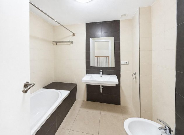 Reventa - Casa adosada - Torrevieja - Aguas Nuevas