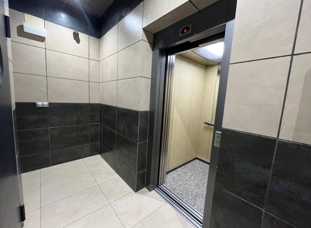 Reventa - Apartamento / Piso - Torrevieja - La Mata