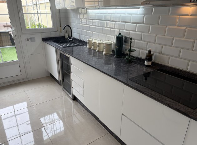 Herverkoop - Rijwoning - Heredades