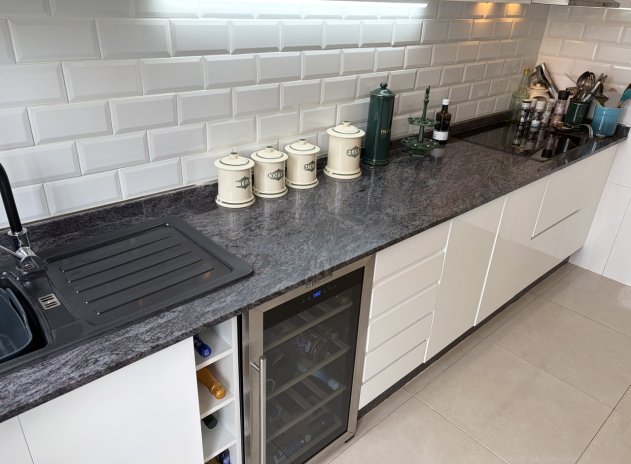 Herverkoop - Rijwoning - Heredades