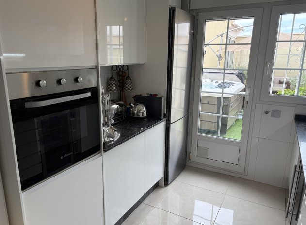 Herverkoop - Rijwoning - Heredades