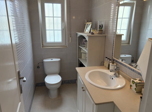 Herverkoop - Rijwoning - Heredades