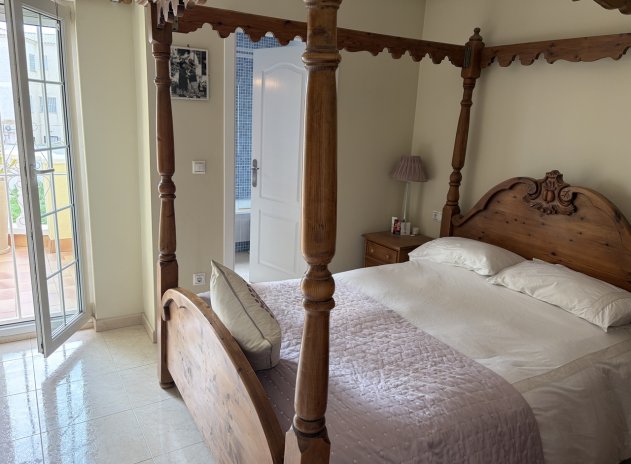 Herverkoop - Rijwoning - Heredades