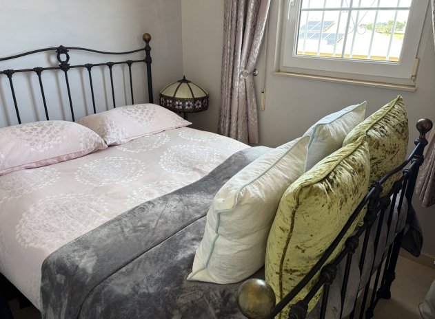 Herverkoop - Rijwoning - Heredades