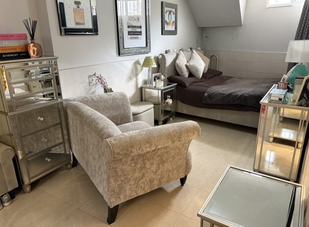 Herverkoop - Rijwoning - Heredades