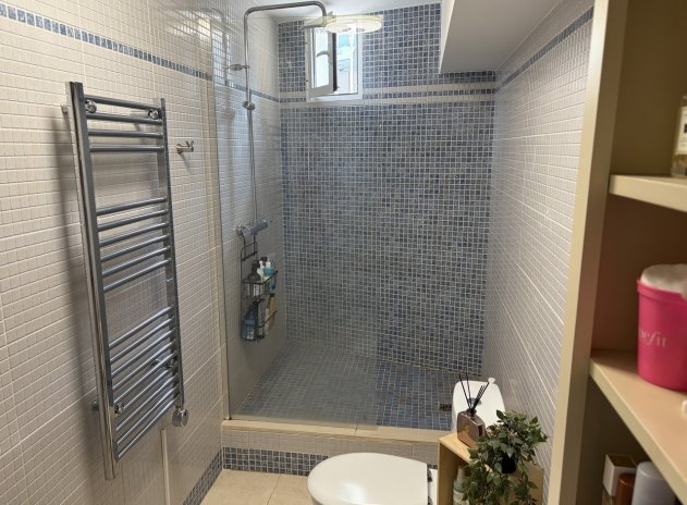 Herverkoop - Rijwoning - Heredades