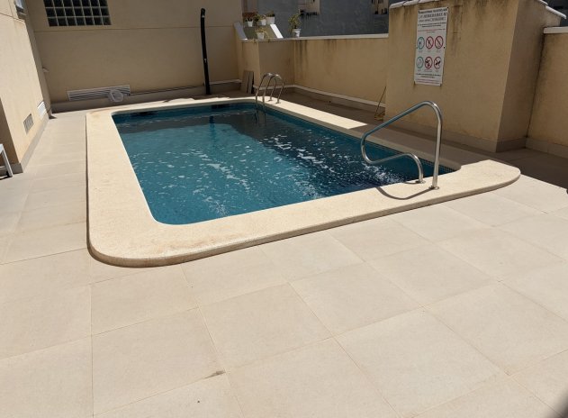 Herverkoop - Rijwoning - Heredades