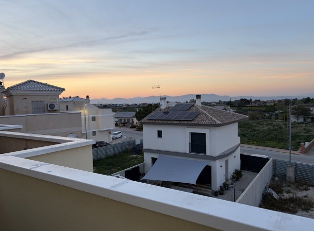 Herverkoop - Rijwoning - Heredades