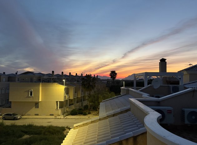 Herverkoop - Rijwoning - Heredades