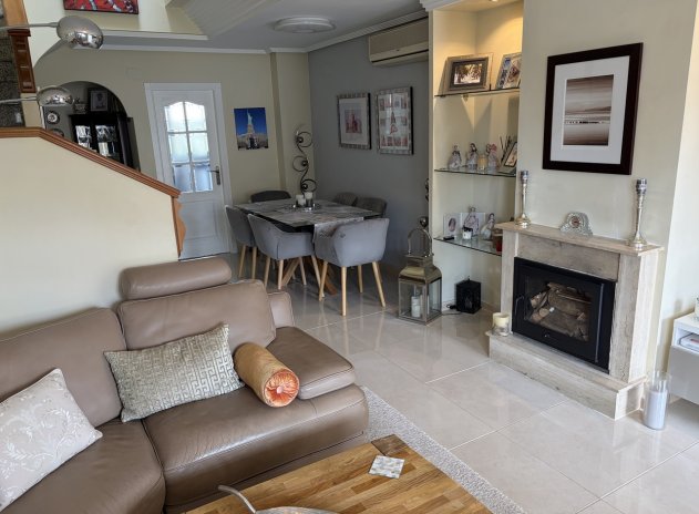 Herverkoop - Rijwoning - Heredades