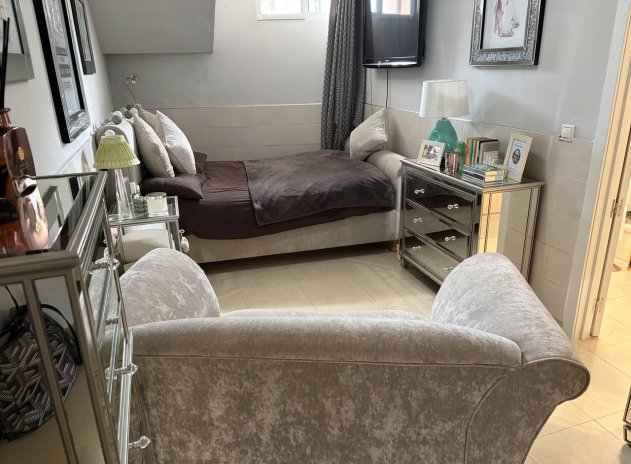 Herverkoop - Rijwoning - Heredades