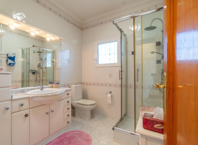 Herverkoop - Villa - Orihuela Costa - La Zenia