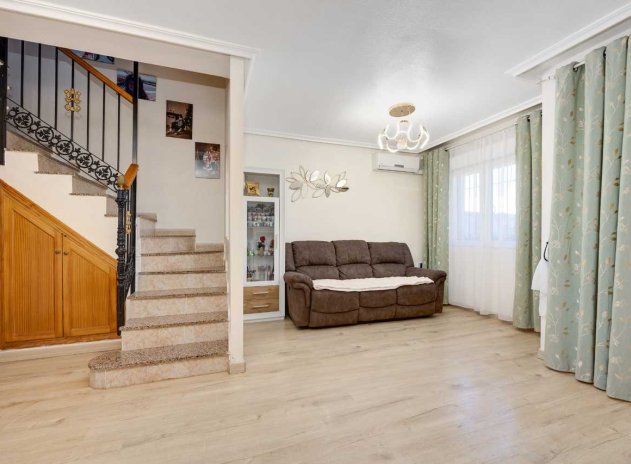 Reventa - Casa adosada - Torrevieja