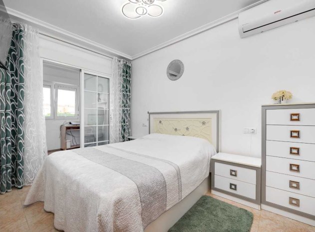 Reventa - Casa adosada - Torrevieja