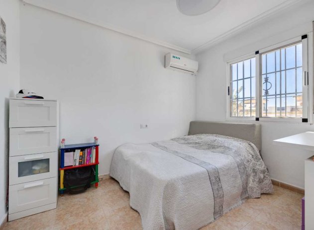 Reventa - Casa adosada - Torrevieja