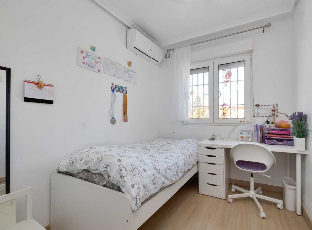 Reventa - Casa adosada - Torrevieja