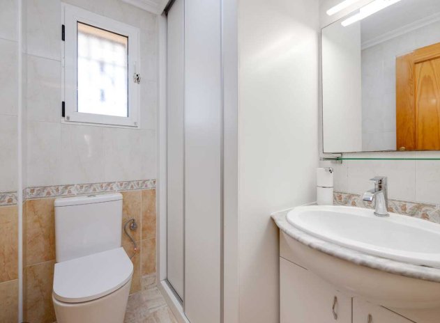 Reventa - Casa adosada - Torrevieja