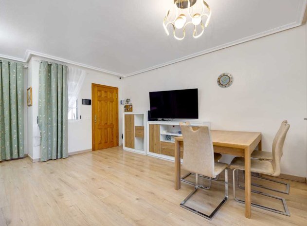 Reventa - Casa adosada - Torrevieja