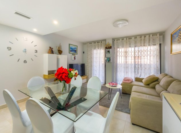 Resale - Apartment / Flat * - Torrevieja *