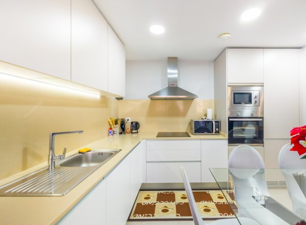 Resale - Apartment / Flat * - Torrevieja *