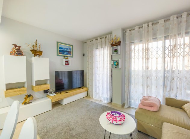 Resale - Apartment / Flat * - Torrevieja *