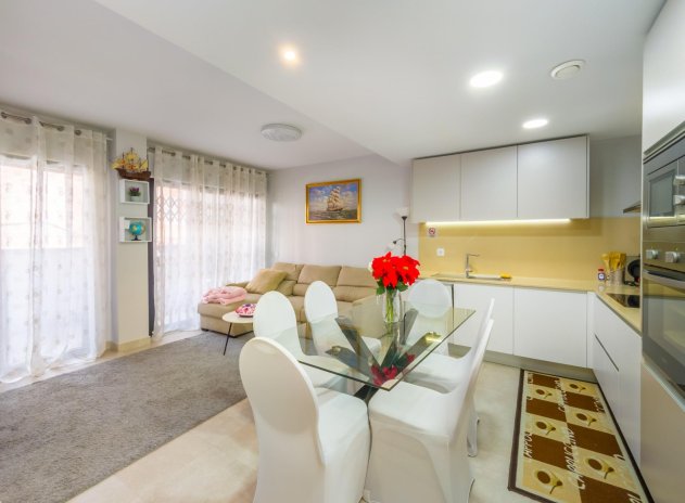 Resale - Apartment / Flat * - Torrevieja *